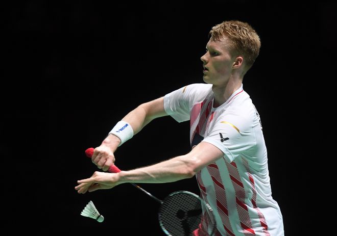 下或外弹的 下或外弹的